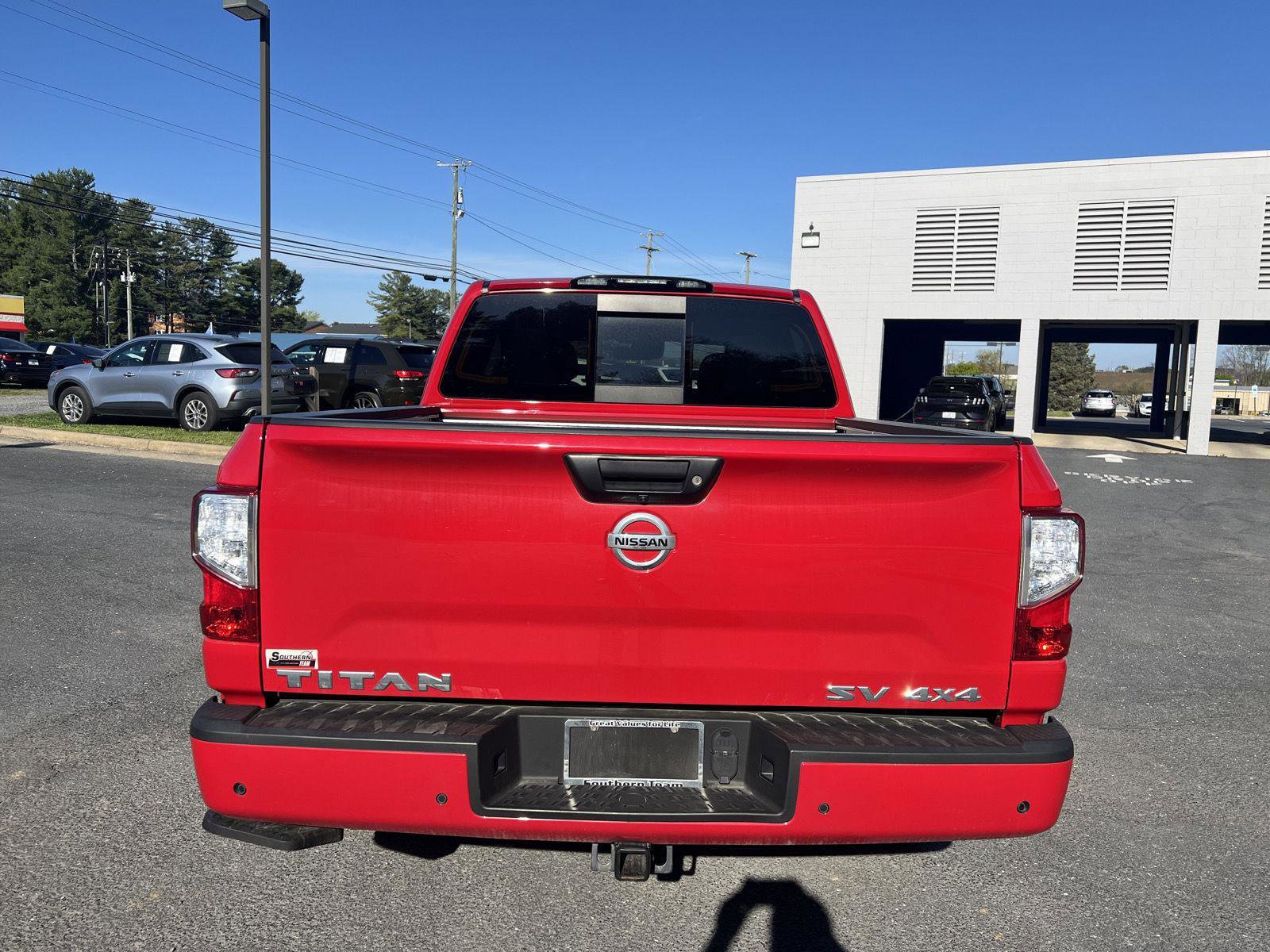Used 2021 Nissan Titan SV w/ SV Convenience Package image 4