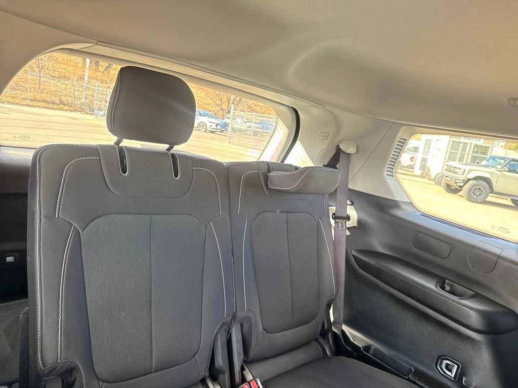 Used 2023 Jeep Grand Cherokee L Laredo image 30