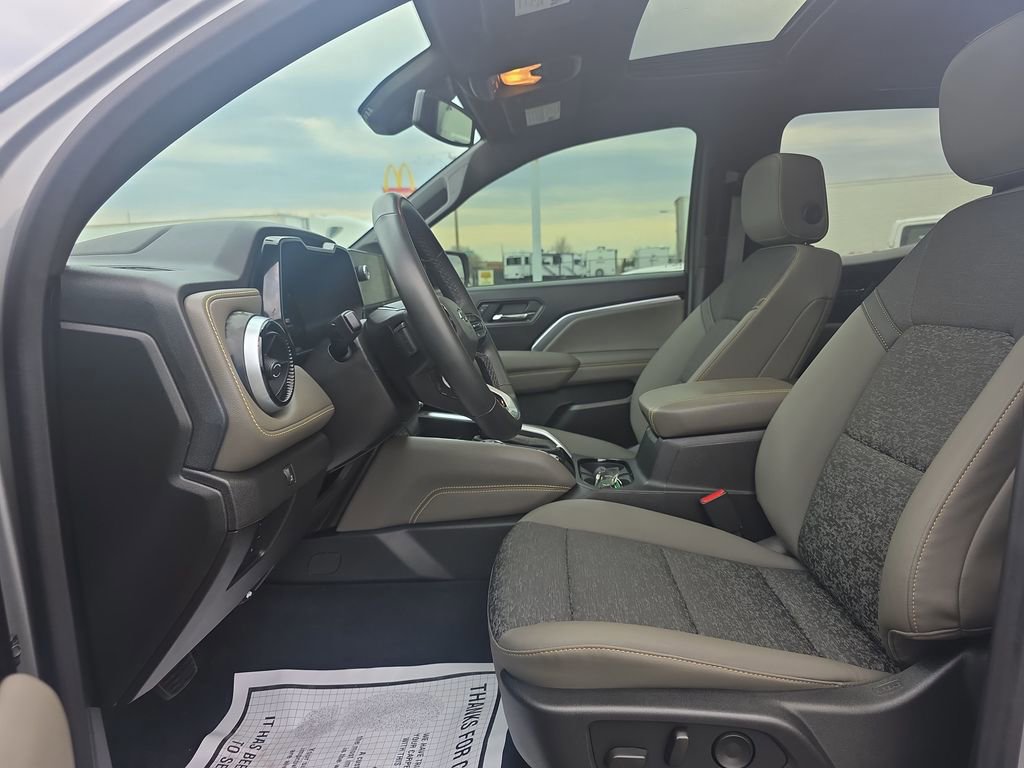 Used 2024 Chevrolet Colorado ZR2 w/ Technology Package image 21