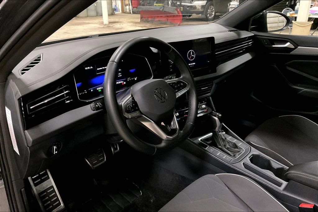 Used 2025 Volkswagen Jetta Sport FWD image 13