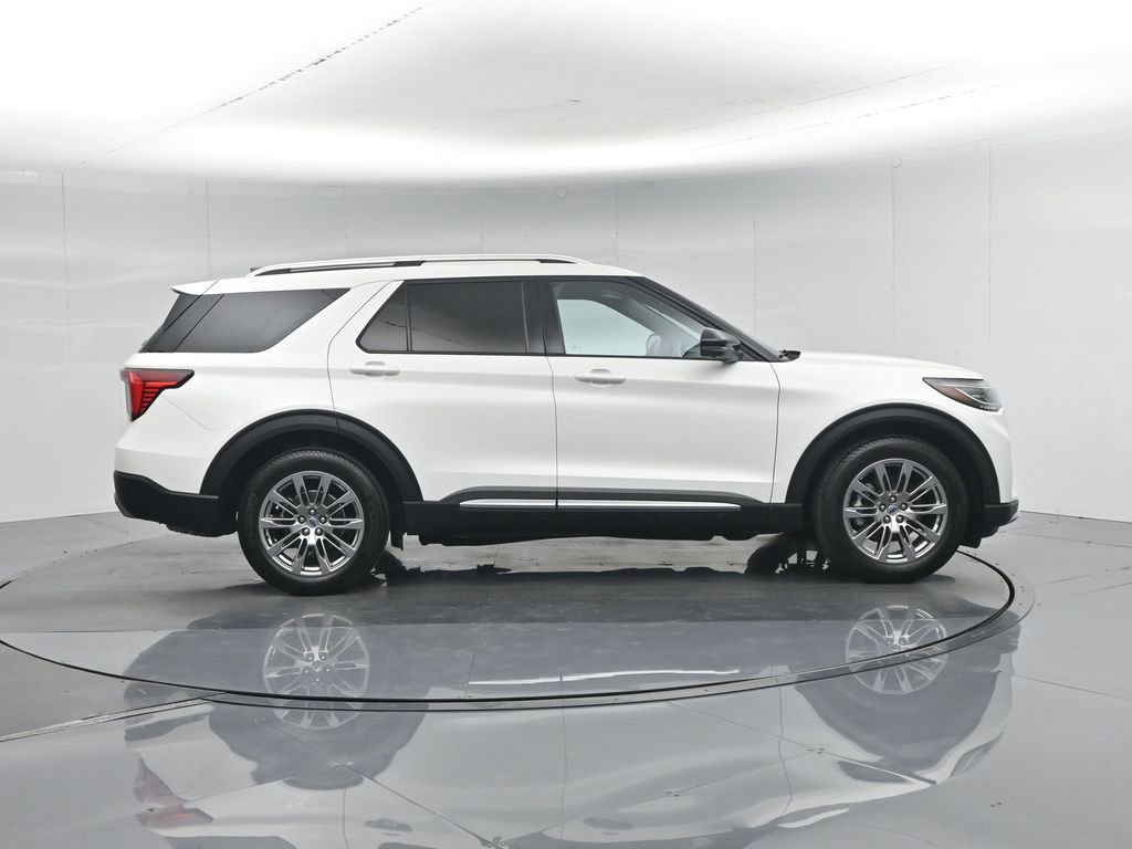Certified 2025 Ford Explorer Platinum RWD image 32