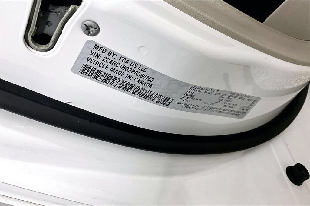 Used 2023 Chrysler Pacifica Touring-L FWD image 27