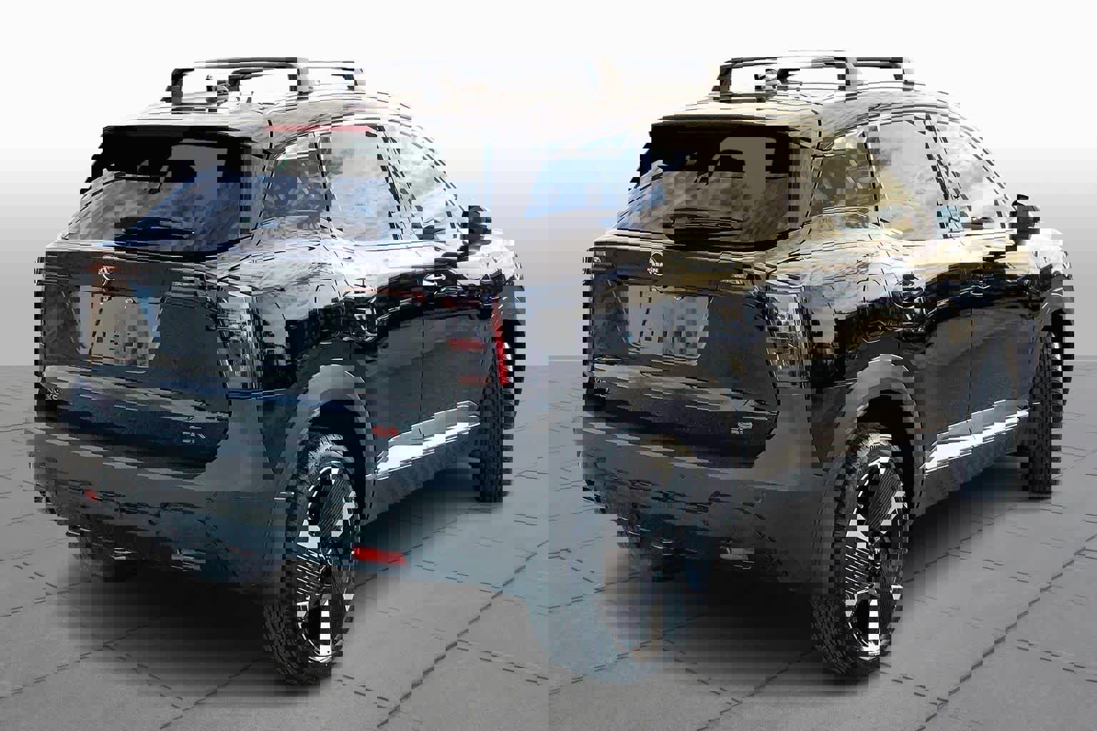 Used 2025 Nissan Kicks SR image 3