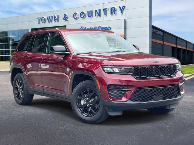 Used 2024 Jeep Grand Cherokee Altitude AWD/4WD image 1