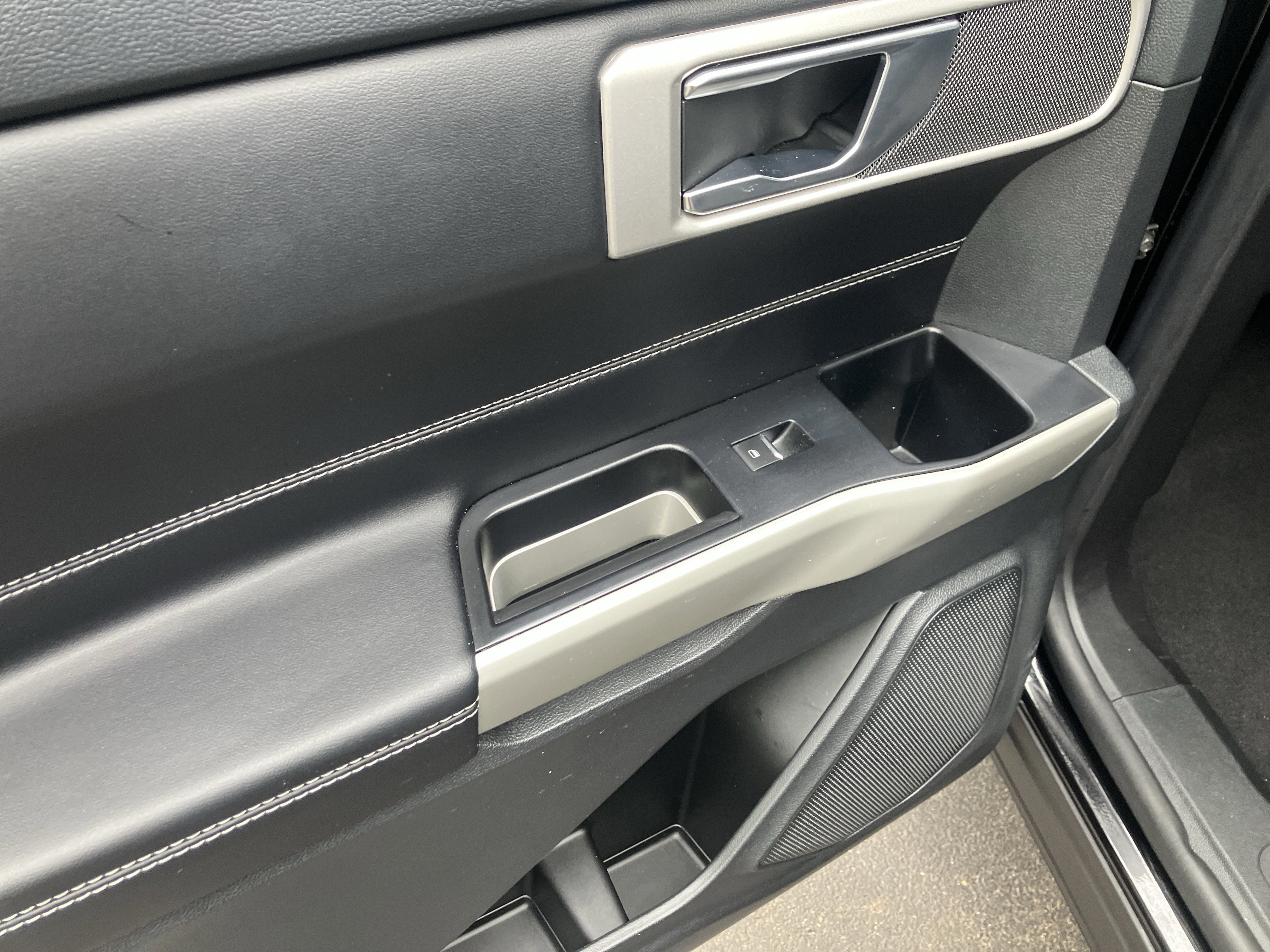 Certified 2022 Ford Explorer XLT w/ Equipment Group 202A image 14