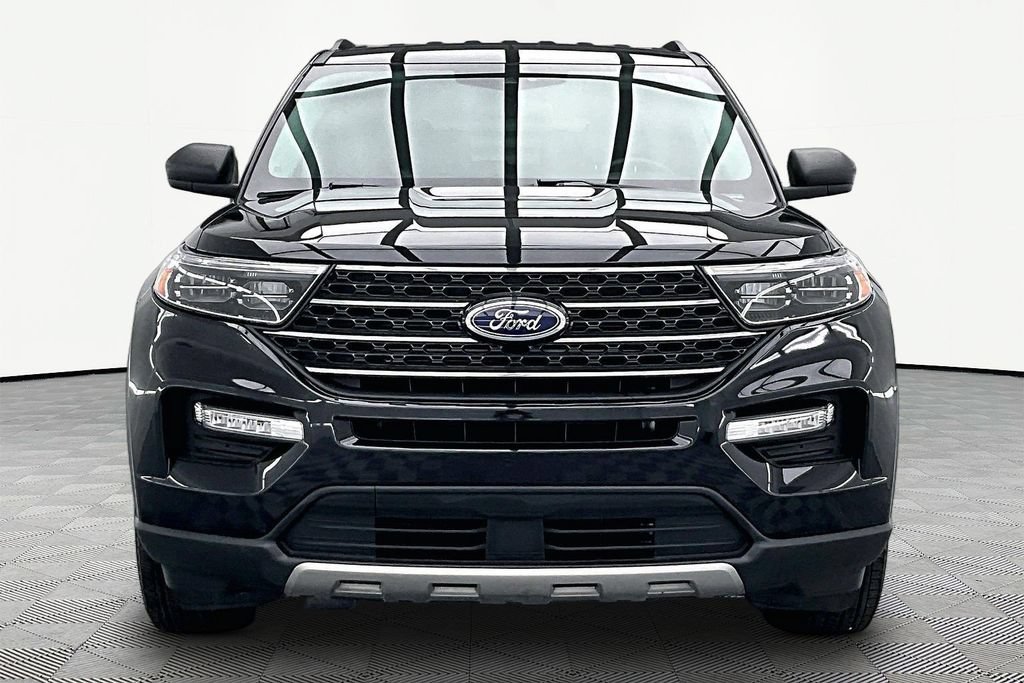 Certified 2023 Ford Explorer XLT w/ Equipment Group 202A AWD/4WD image 3