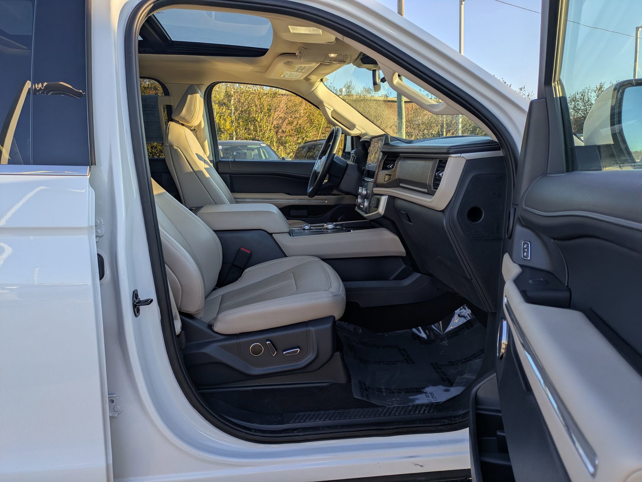 Certified 2024 Ford Expedition Limited image 37