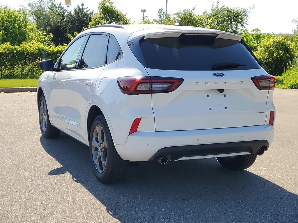 Certified 2023 Ford Escape ST-Line w/ Tech Pack #1 AWD/4WD image 3
