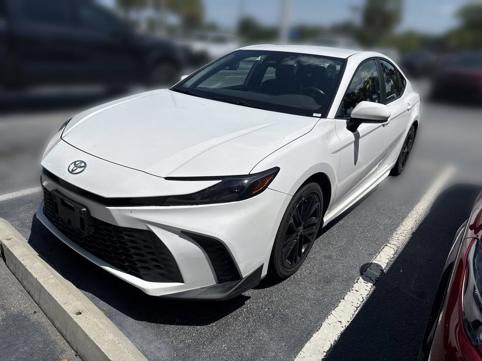 Used 2025 Toyota Camry SE FWD image 9