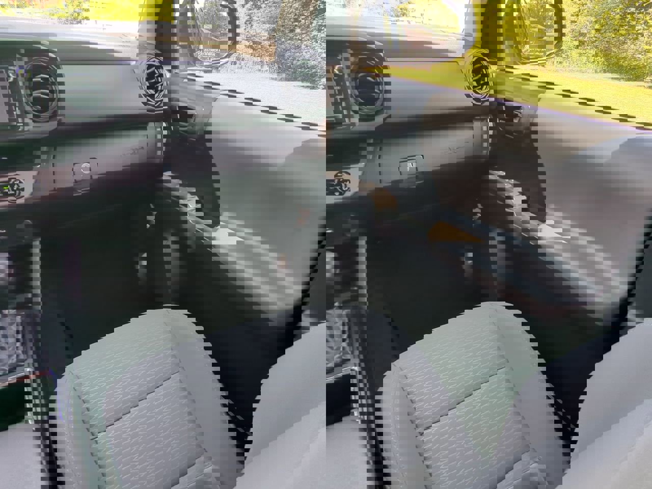 Used 2018 Toyota Tacoma SR w/ SR Convenience Package image 15