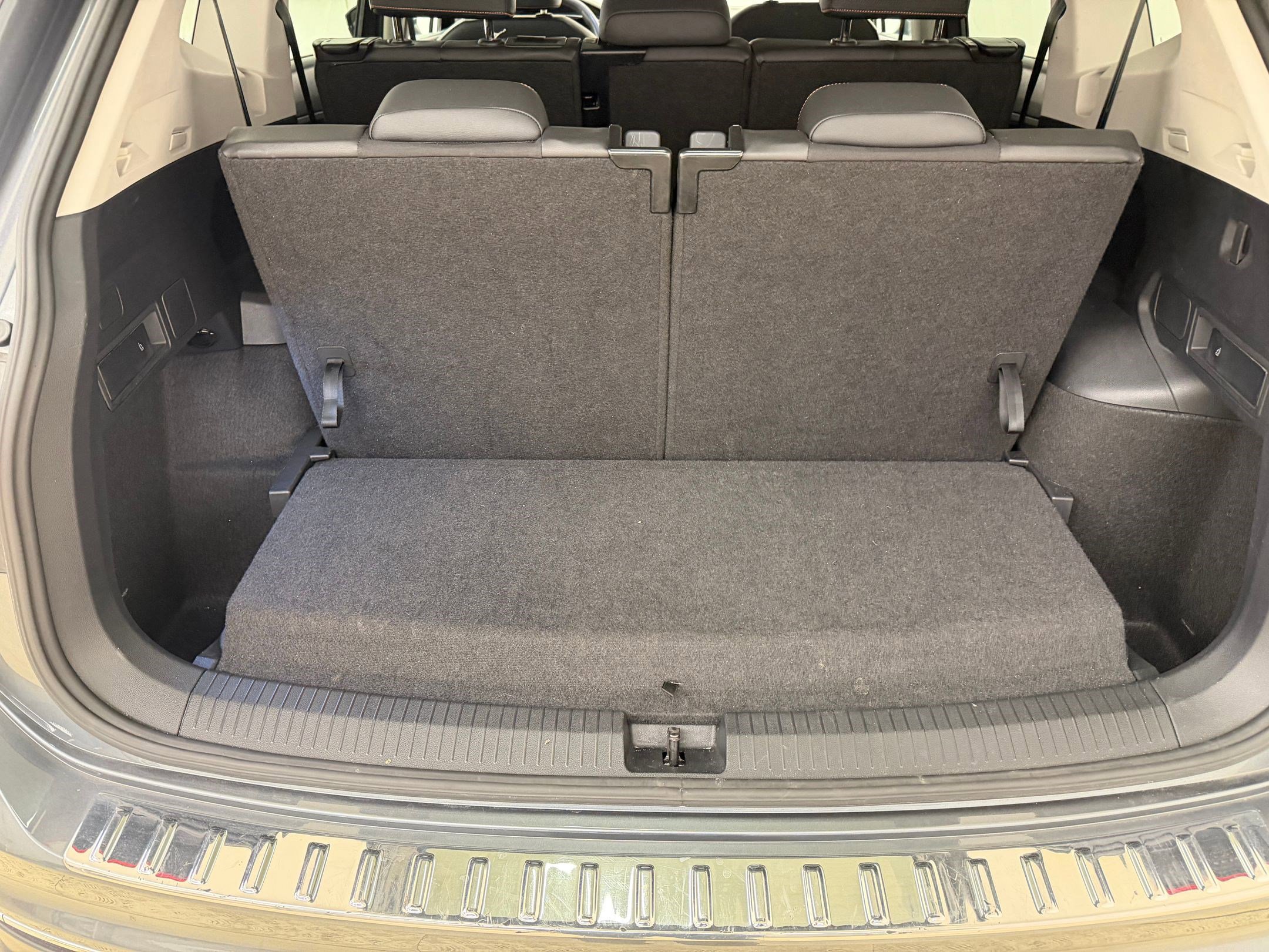 Used 2024 Volkswagen Tiguan Wolfsburg Edition image 21