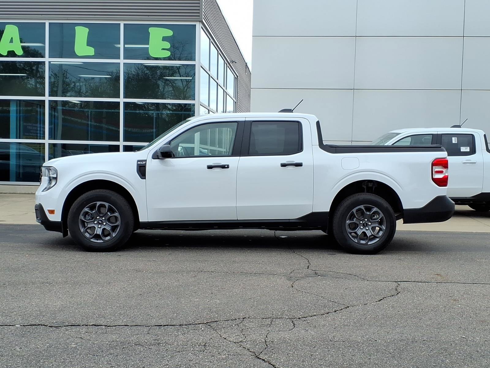 Certified 2025 Ford Maverick XLT w/ XLT Luxury Package AWD/4WD image 4