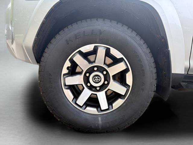 Used 2018 Toyota 4Runner TRD Off-Road Premium AWD/4WD image 18