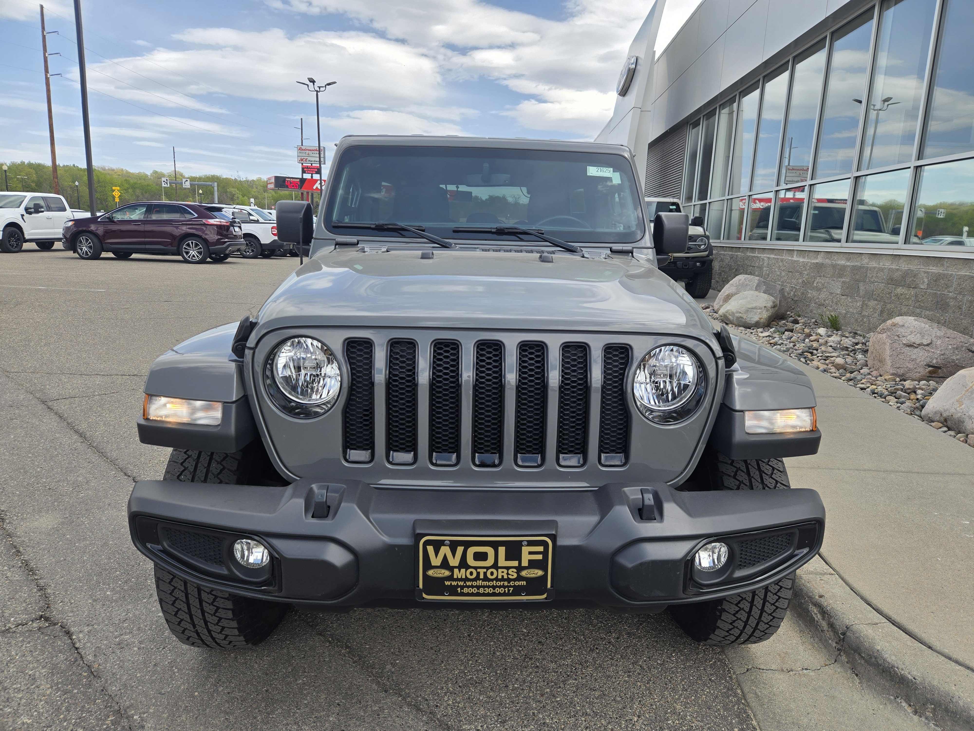 Used 2023 Jeep Wrangler Unlimited Sahara AWD/4WD image 4