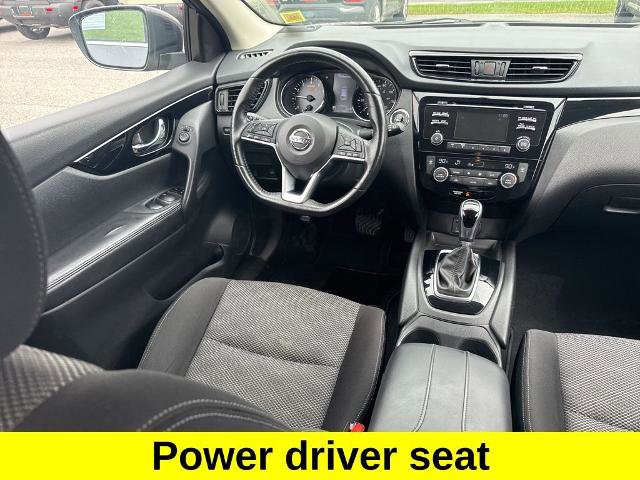 Used 2017 Nissan Rogue Sport SV w/ SV All-Weather Package AWD/4WD image 11