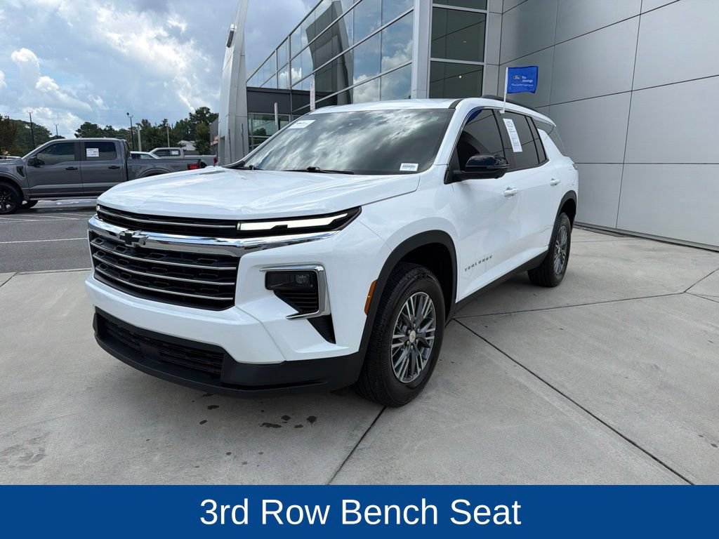 Used 2025 Chevrolet Traverse LT w/ Driver Confidence Package FWD image 4