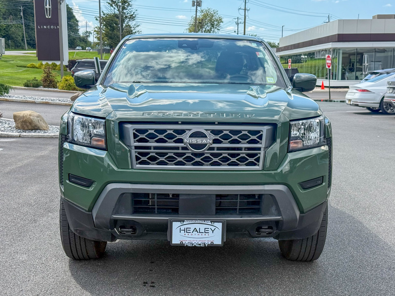Used 2024 Nissan Frontier SV w/ Technology Package AWD/4WD image 2