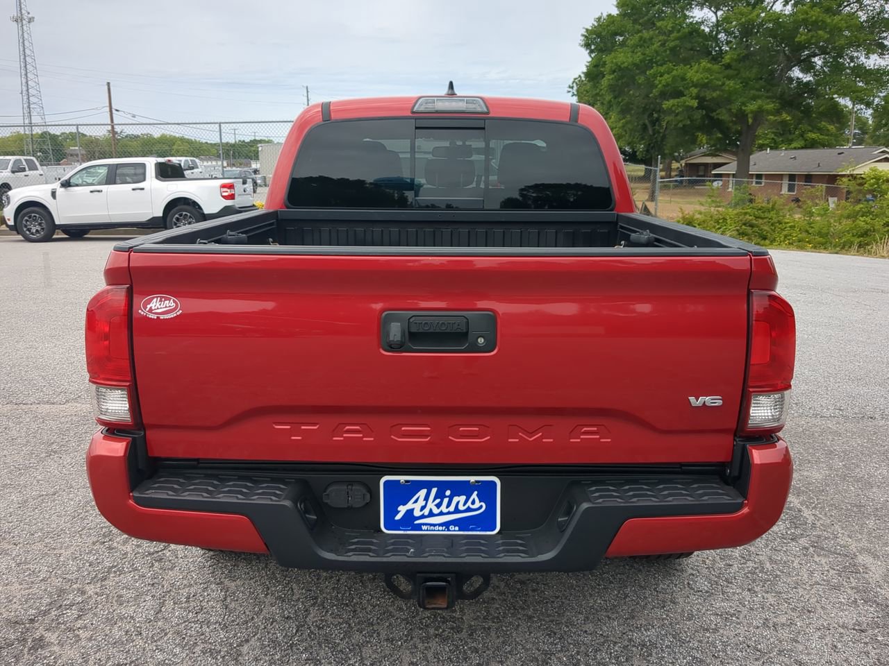 Used 2017 Toyota Tacoma TRD Sport w/ Tow Package (A/T) AWD/4WD image 4