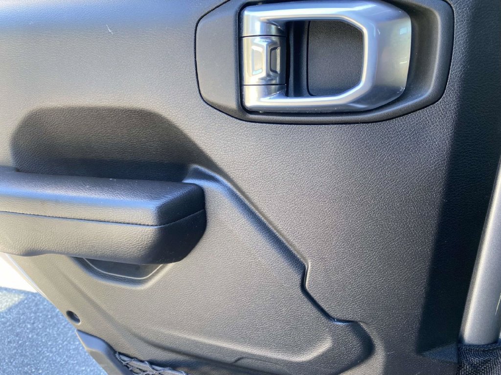 Used 2021 Jeep Gladiator Sport AWD/4WD image 14