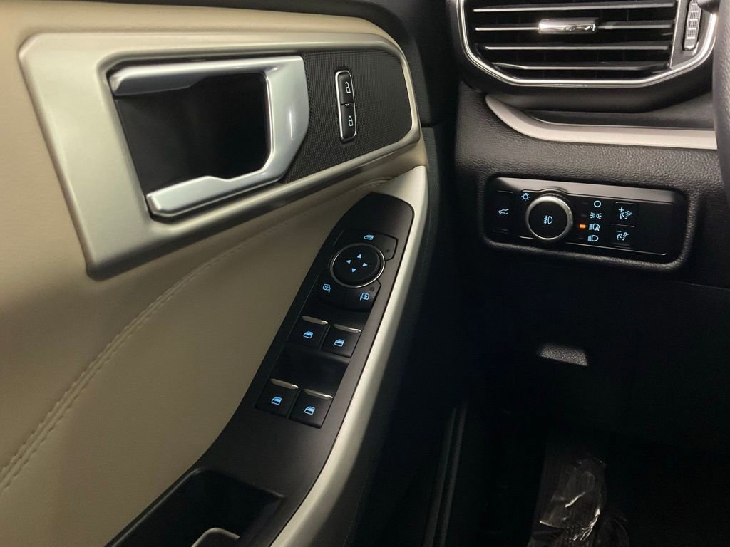 Certified 2024 Ford Explorer XLT w/ Equipment Group 202A image 19