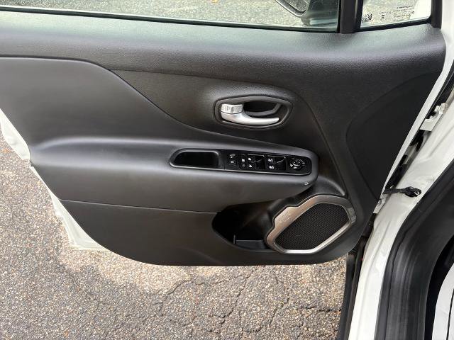 Used 2023 Jeep Renegade Latitude w/ Premium Group image 10