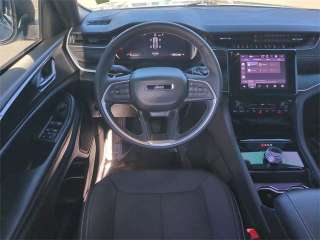 Used 2025 Jeep Grand Cherokee Laredo X image 16