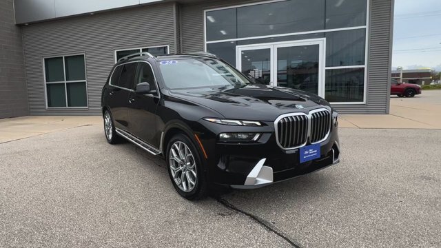 Used 2024 BMW X7 xDrive40i AWD/4WD image 3