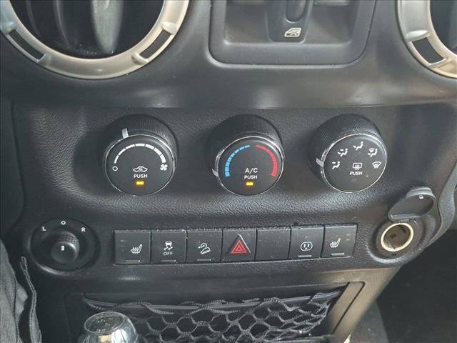 Used 2017 Jeep Wrangler Unlimited Sahara w/ Connectivity Group AWD/4WD image 10