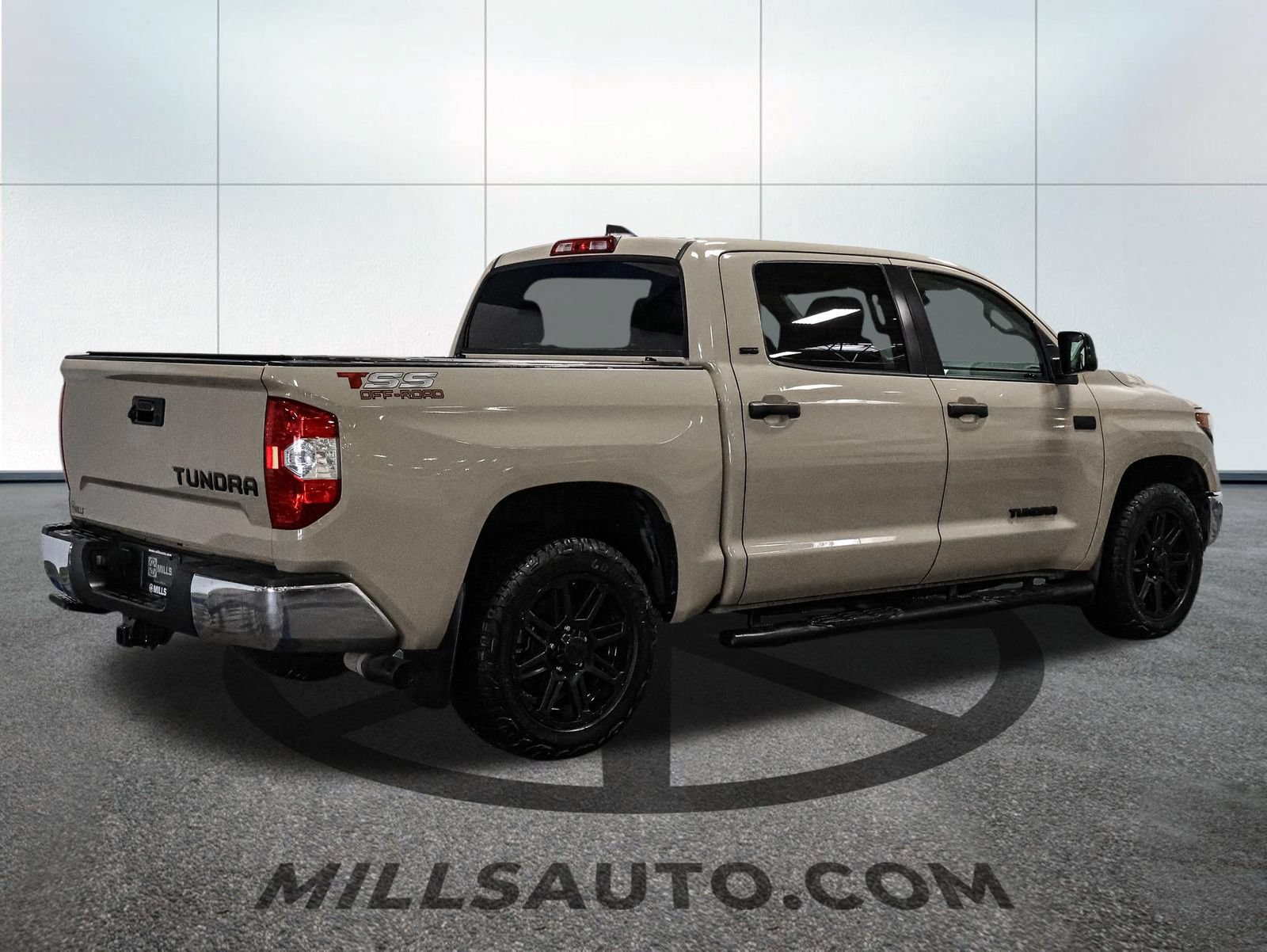 Used 2020 Toyota Tundra SR5 w/ SR5 Leather Package RWD image 8