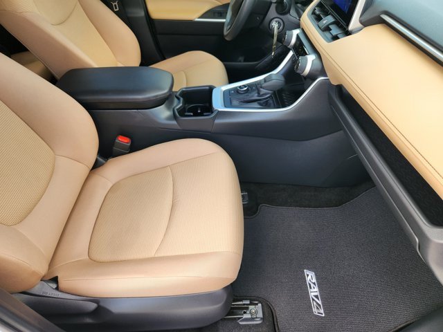 Used 2025 Toyota RAV4 LE AWD/4WD image 13