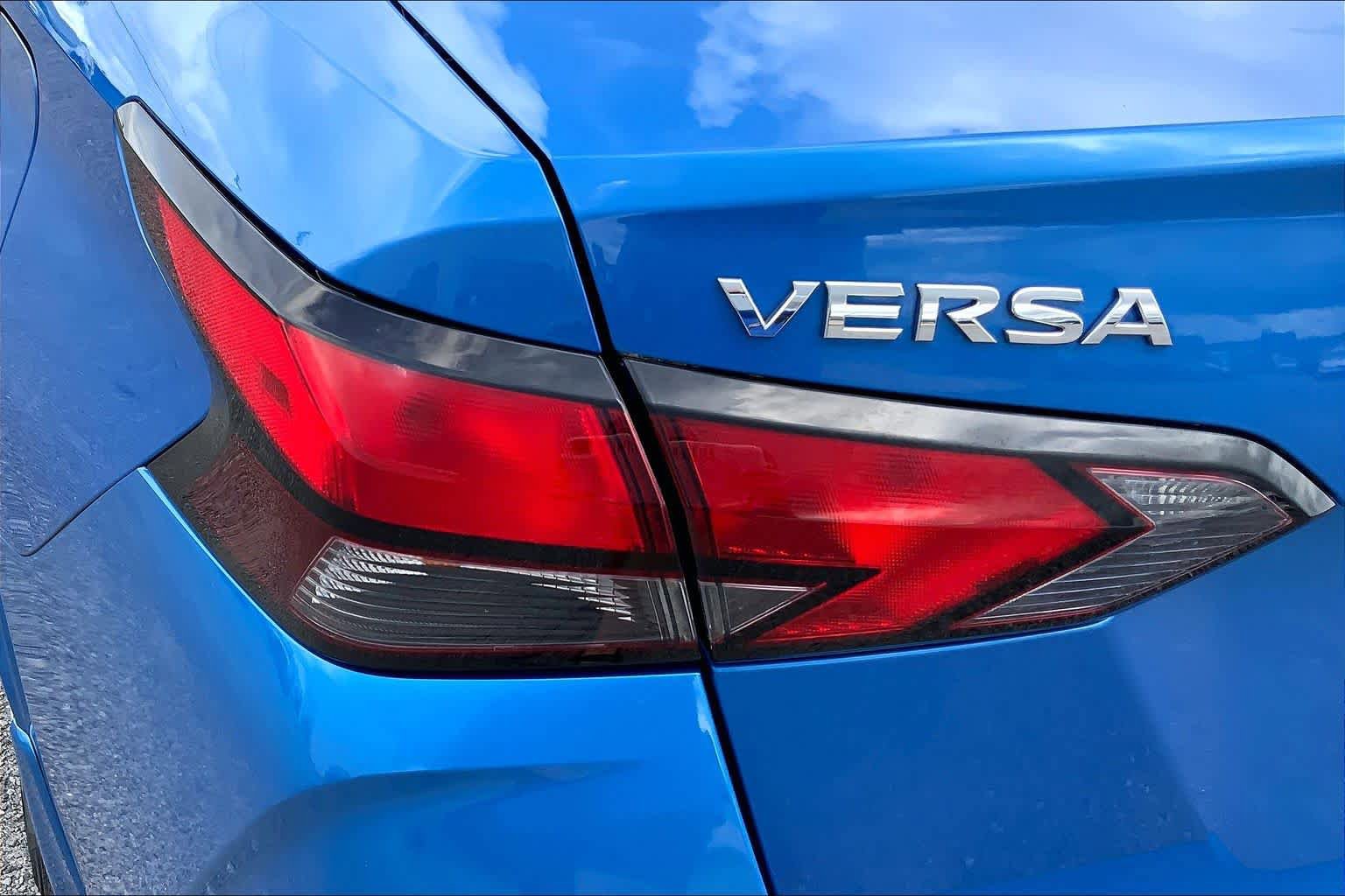 Used 2020 Nissan Versa S FWD image 27