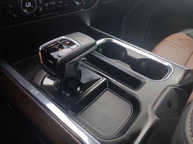 Used 2024 Chevrolet Silverado 1500 High Country w/ Technology Package AWD/4WD image 10