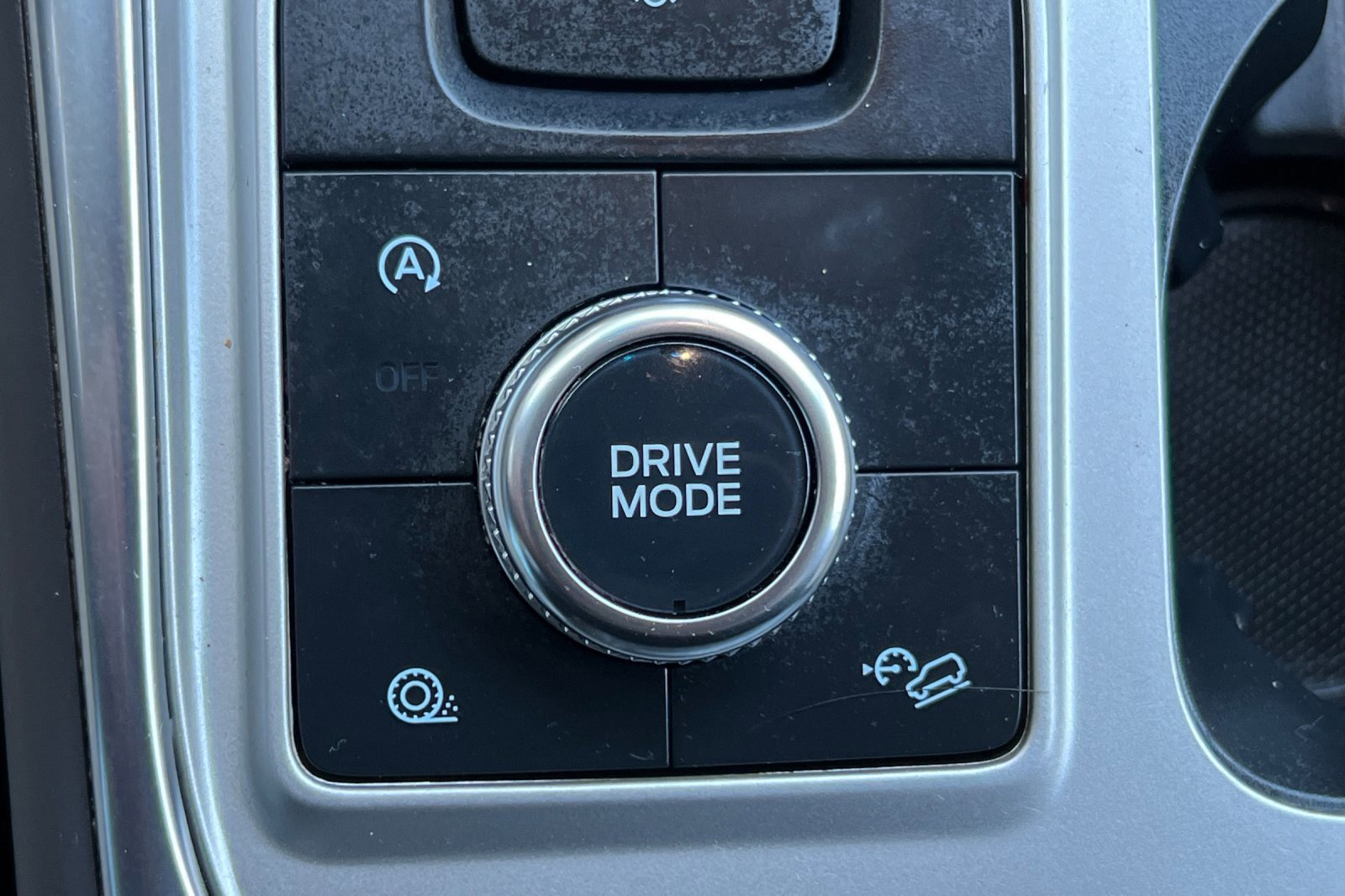 Certified 2022 Ford Explorer Platinum w/ Equipment Group 601A image 32