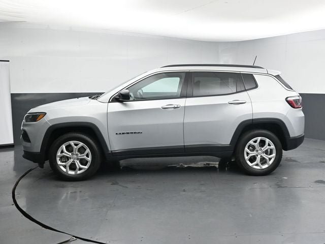 Used 2024 Jeep Compass Latitude AWD/4WD image 6