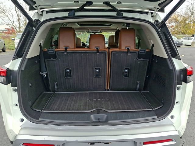 Used 2022 Nissan Pathfinder Platinum w/ Cargo Package image 29