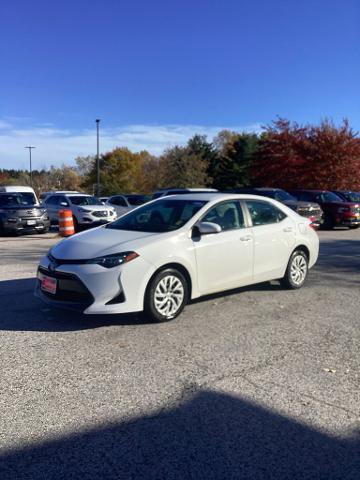 Used 2018 Toyota Corolla LE FWD image 2