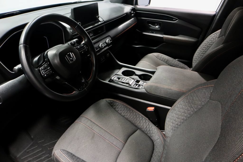 Used 2025 Honda Pilot Sport image 24