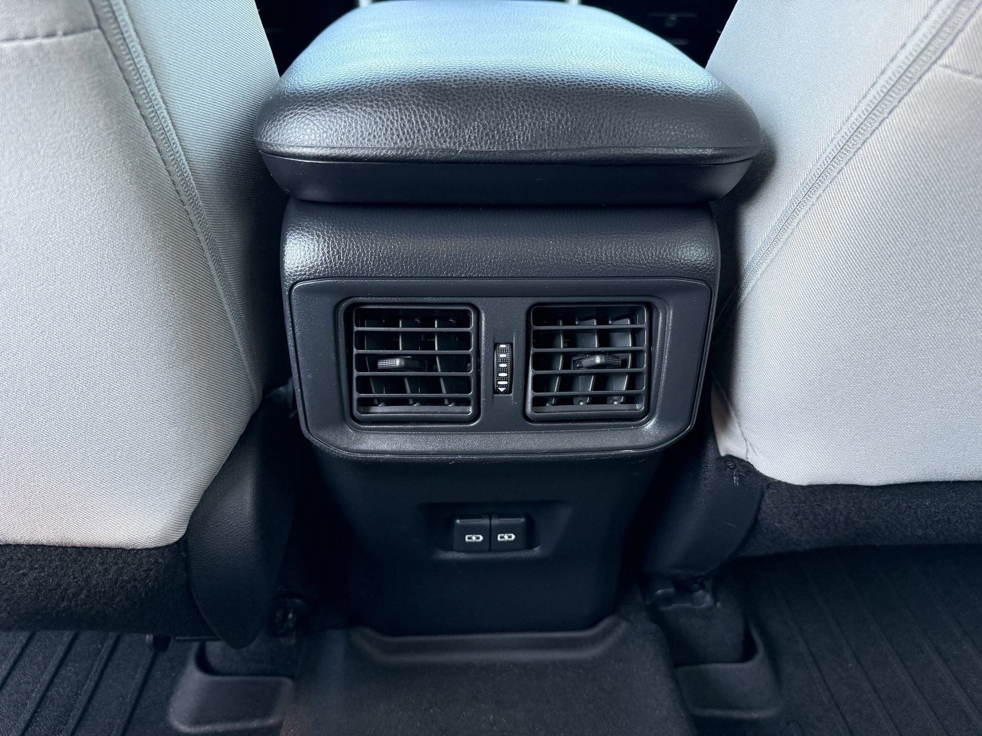 Used 2022 Toyota RAV4 XLE image 31