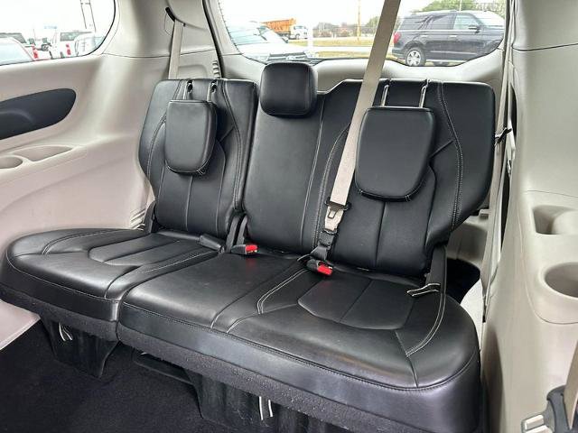 Used 2024 Chrysler Pacifica Touring-L FWD image 11