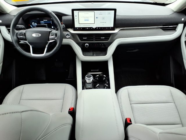Certified 2025 Ford Explorer Platinum w/ LUX Leather Package AWD/4WD image 13