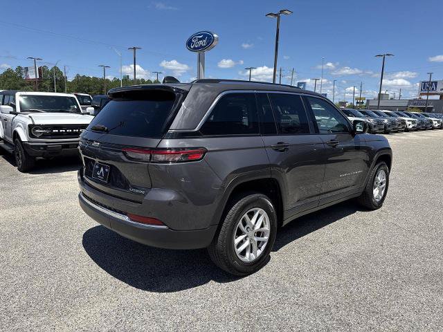Used 2024 Jeep Grand Cherokee Laredo X RWD image 3