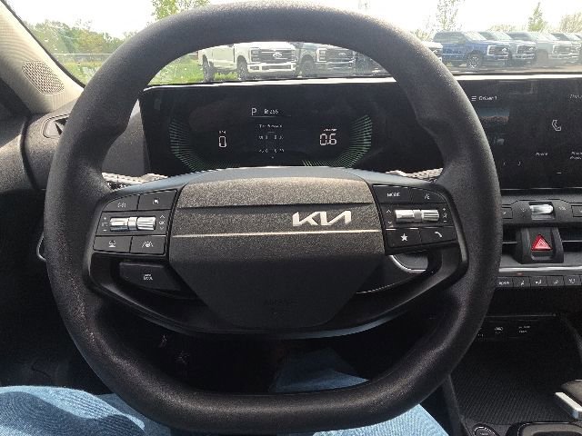 Used 2025 Kia K4 FWD image 31