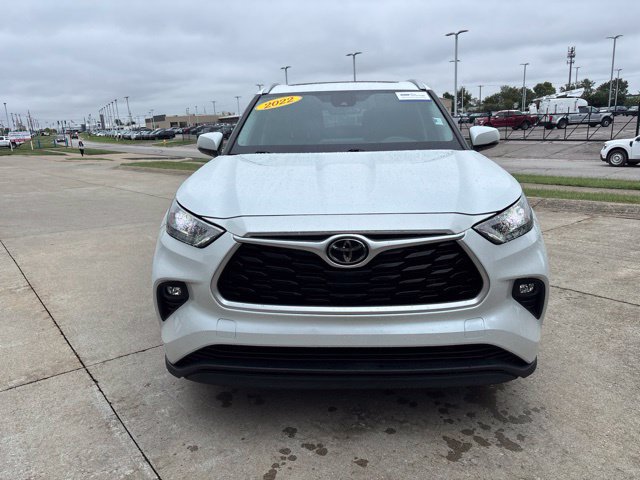 Used 2022 Toyota Highlander XLE AWD/4WD image 6