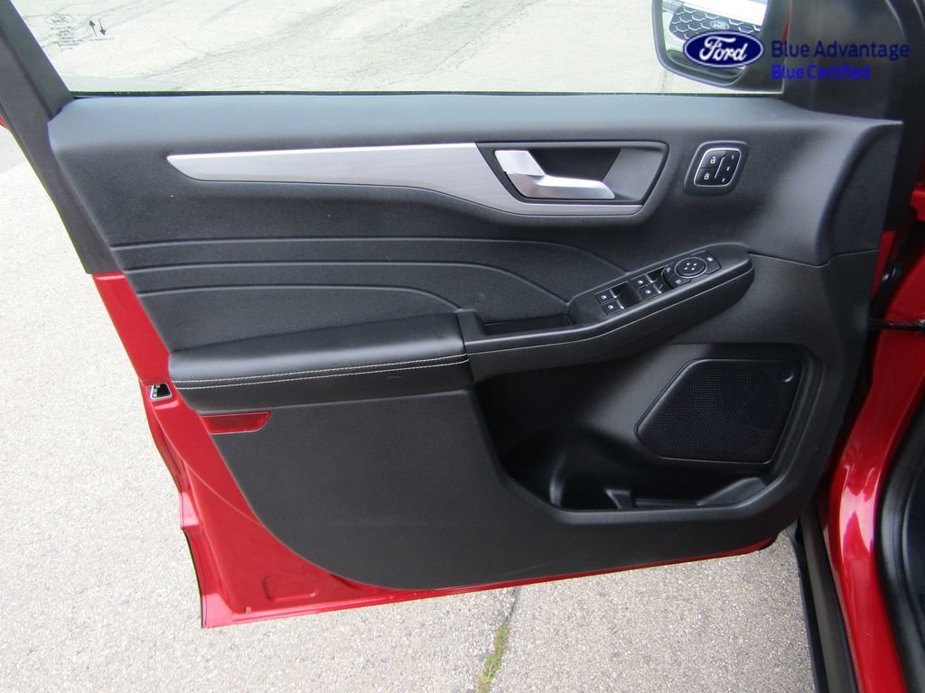 Certified 2023 Ford Escape Platinum AWD/4WD image 16
