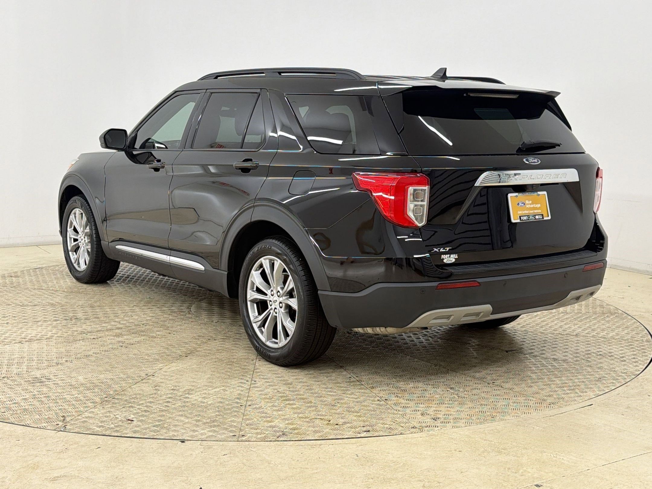 Certified 2023 Ford Explorer XLT w/ Equipment Group 202A RWD image 3
