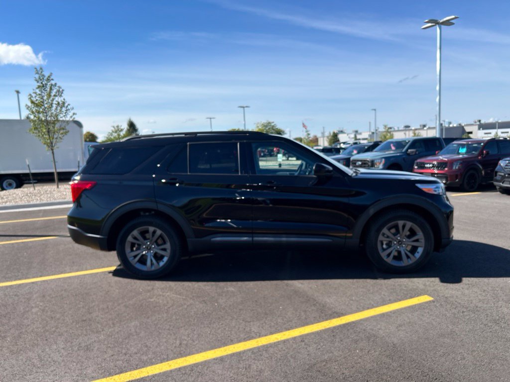 Certified 2022 Ford Explorer XLT w/ Equipment Group 202A AWD/4WD image 6