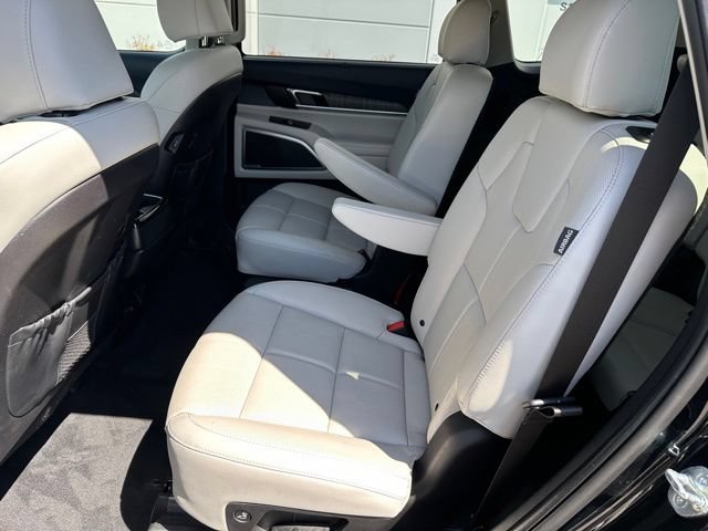 Used 2024 Kia Telluride EX w/ EX Captain's Chair Package AWD/4WD image 16