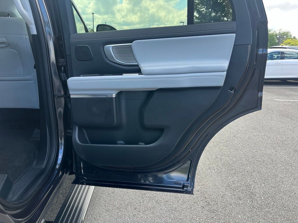 Certified 2025 Ford Expedition Platinum w/ Driver's Package AWD/4WD image 21
