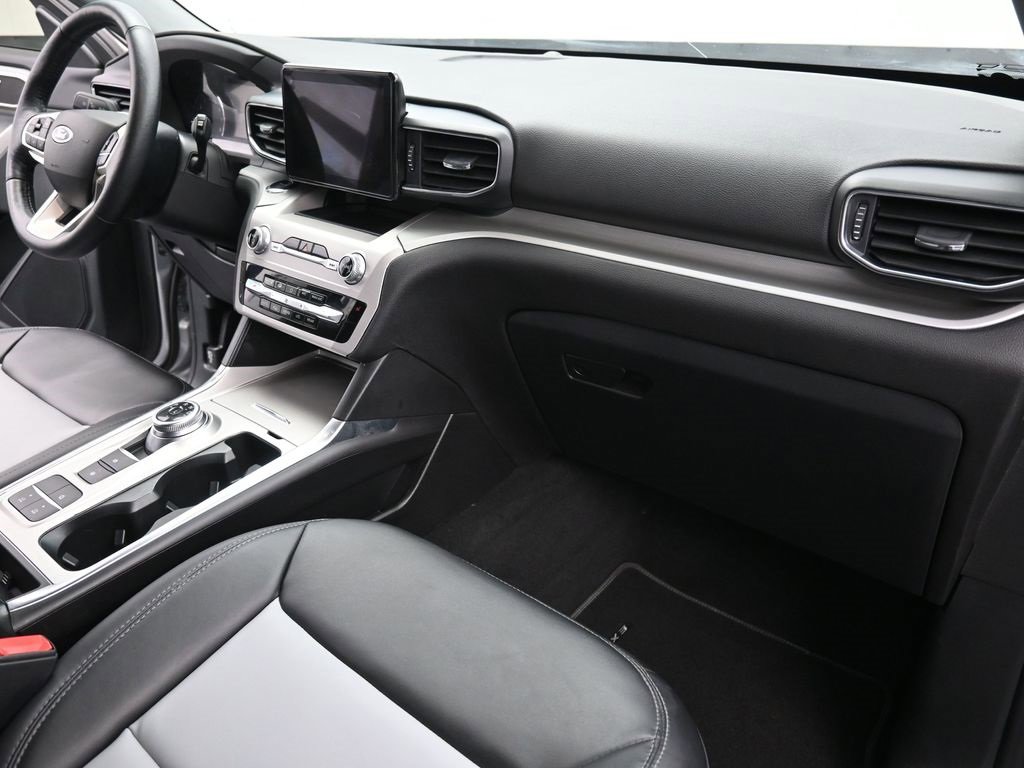 Certified 2022 Ford Explorer XLT w/ Equipment Group 202A image 24