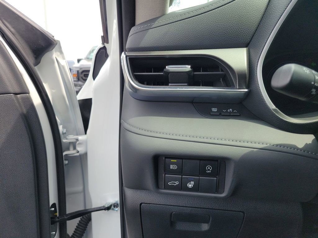 Used 2024 Toyota Highlander Limited AWD/4WD image 22